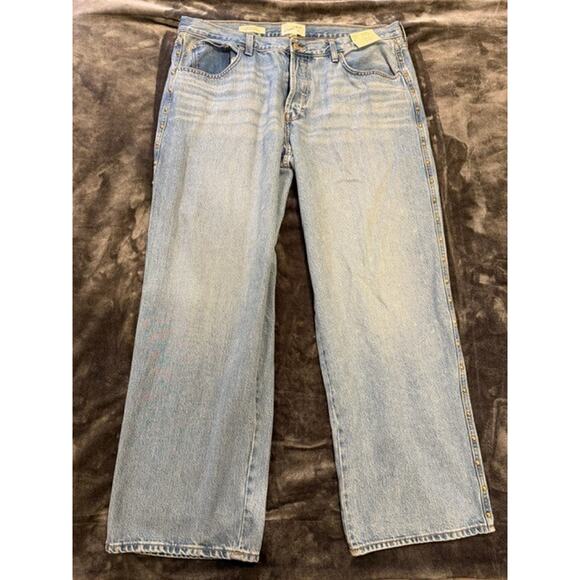 Universal Thread Jeans NWT Women's size 16 Mid-Rise 90's Baggy Jeans relaxed hip - Picture 1 of 7